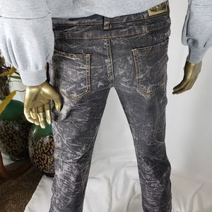 Stretchy Jean's black and grey streaks. Straight legs.